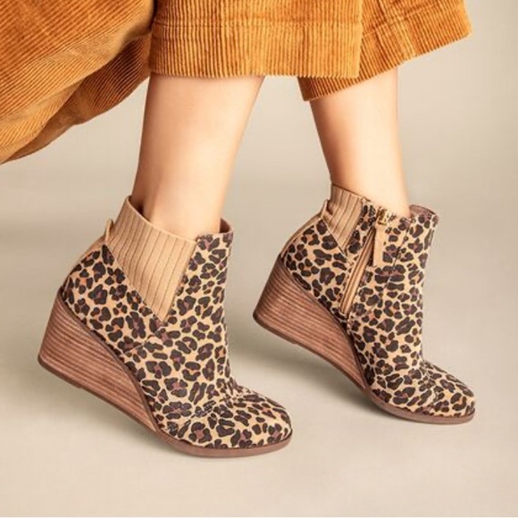 NWT WOMENS BOOTS - Picture 1 of 6